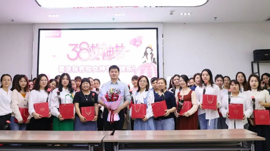 春风十里不如你：雷茨庆祝第100个妇女节！